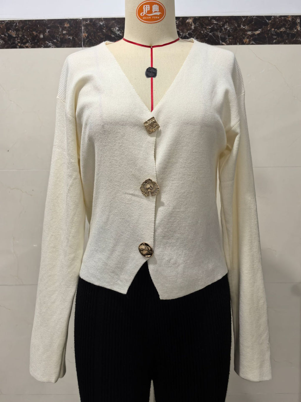 High-end Short Knitted Cardigan Slim Slimming Metal Buckle Sweater For Women