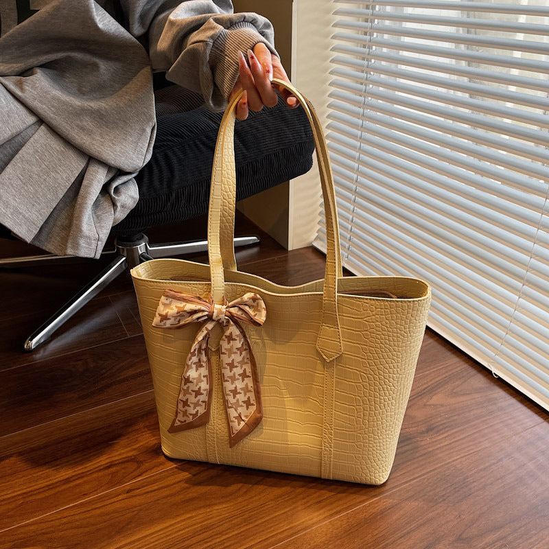 Temperament Commute All-match Underarm Bag