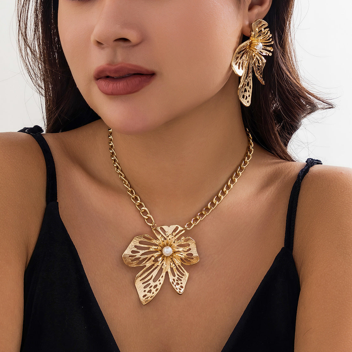Metal Light Luxury High-grade Sense Necklace And Earrings Suite