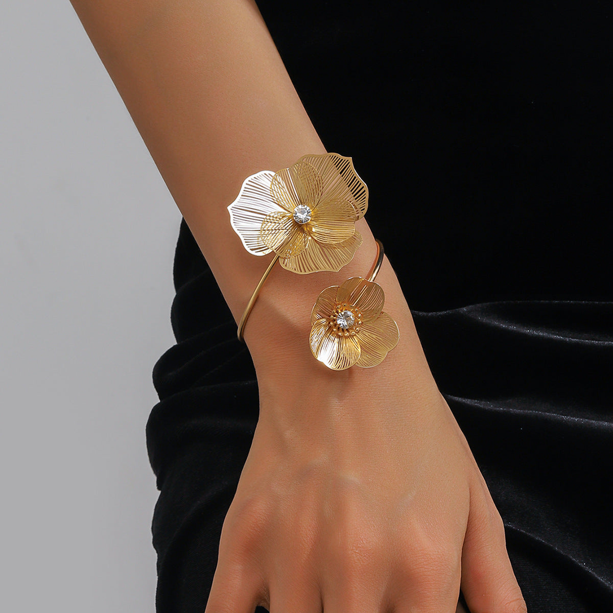 Metal Light Luxury High-grade Sense Necklace And Earrings Suite