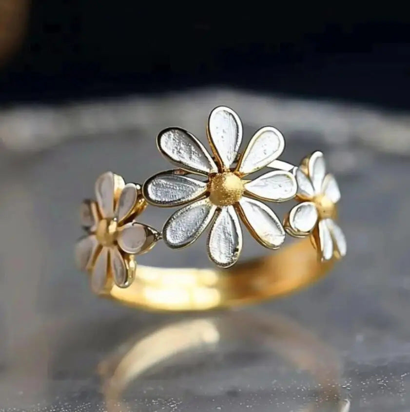 Fashion Sweet Little Daisy Two-tone Women's Ring Cold Style Simple All-match Flowers